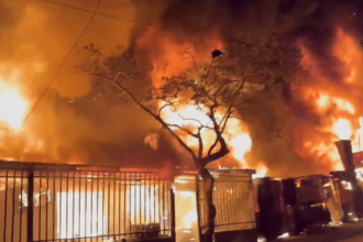 Diseño abstracto de llamas intensas