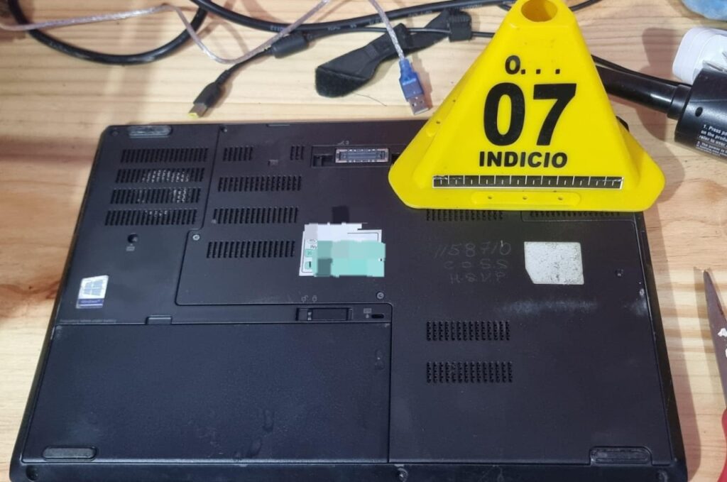 Agentes del OIJ durante allanamientos en CCSS
