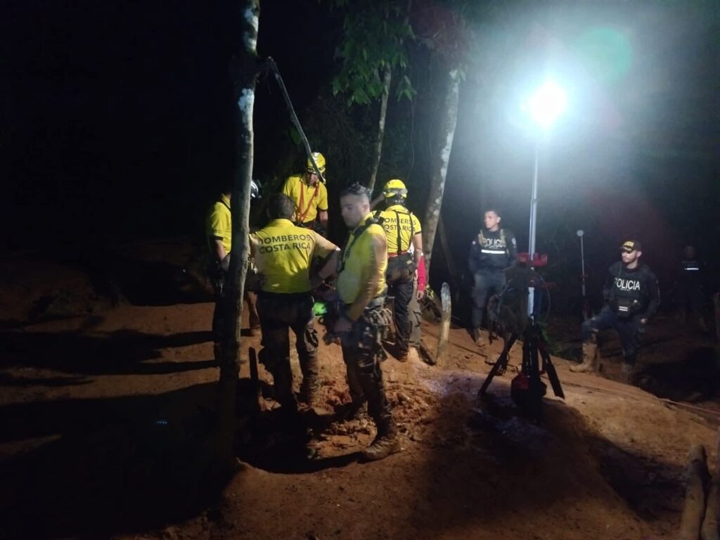 “rescate en Crucitas con acceso de 80 cm”