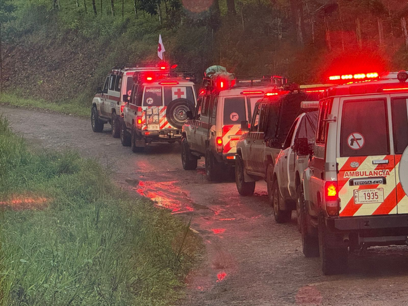 “rescate en Crucitas con acceso de 80 cm”