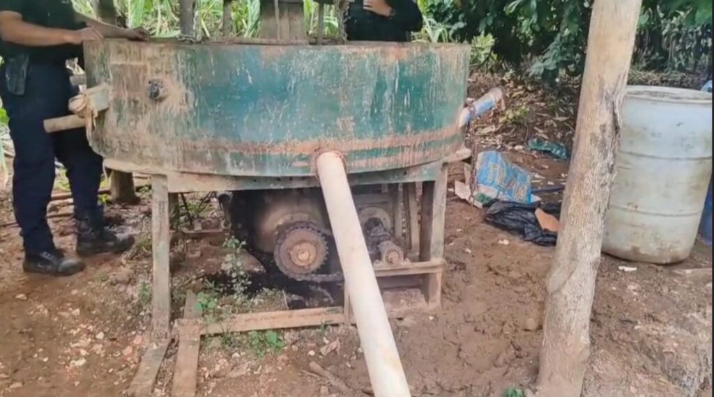 Fuerza Pública descubre máquina de minería ilegal en Upala