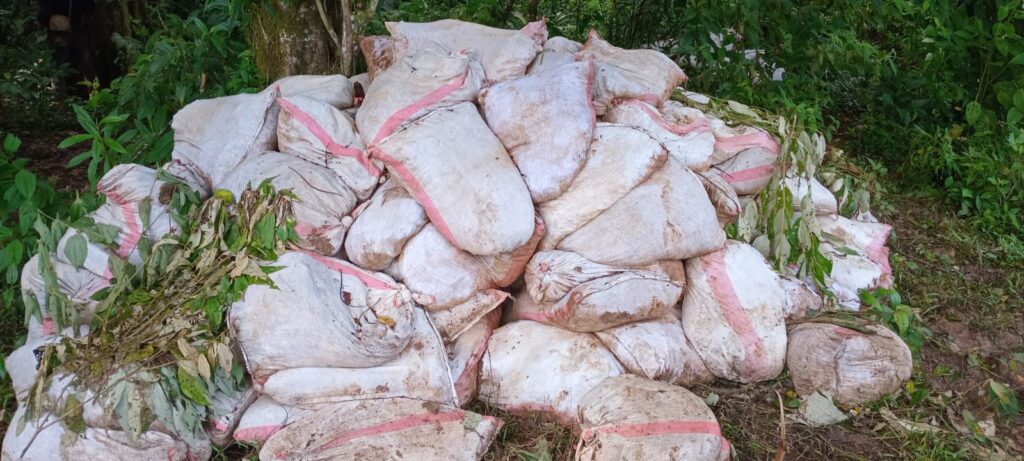 localización de sacos de material minero en Cutris