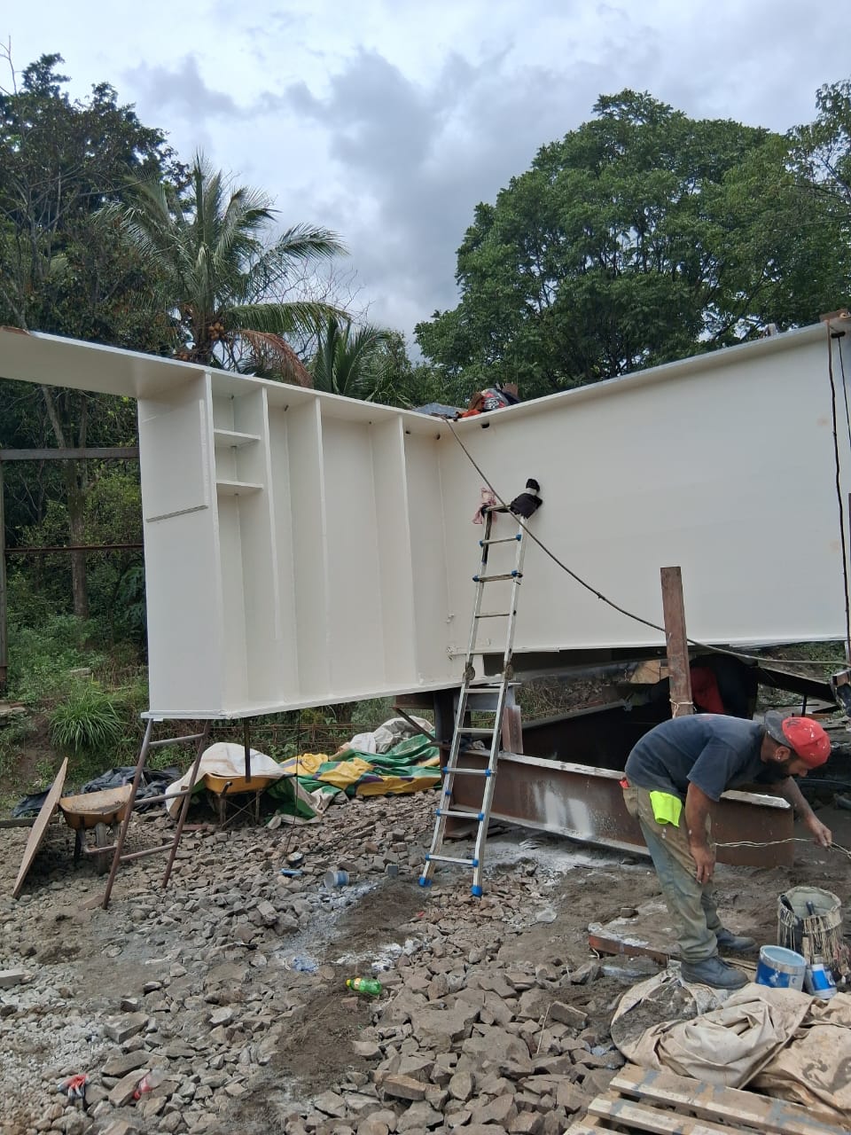 Colocación de paso elevado en Hatillos 7 y 8