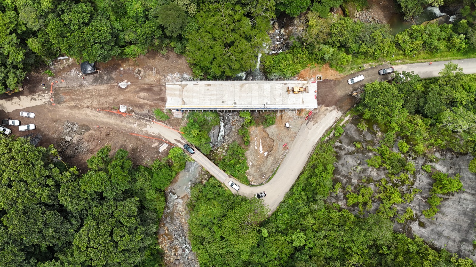 puente de 40 metros en Mora