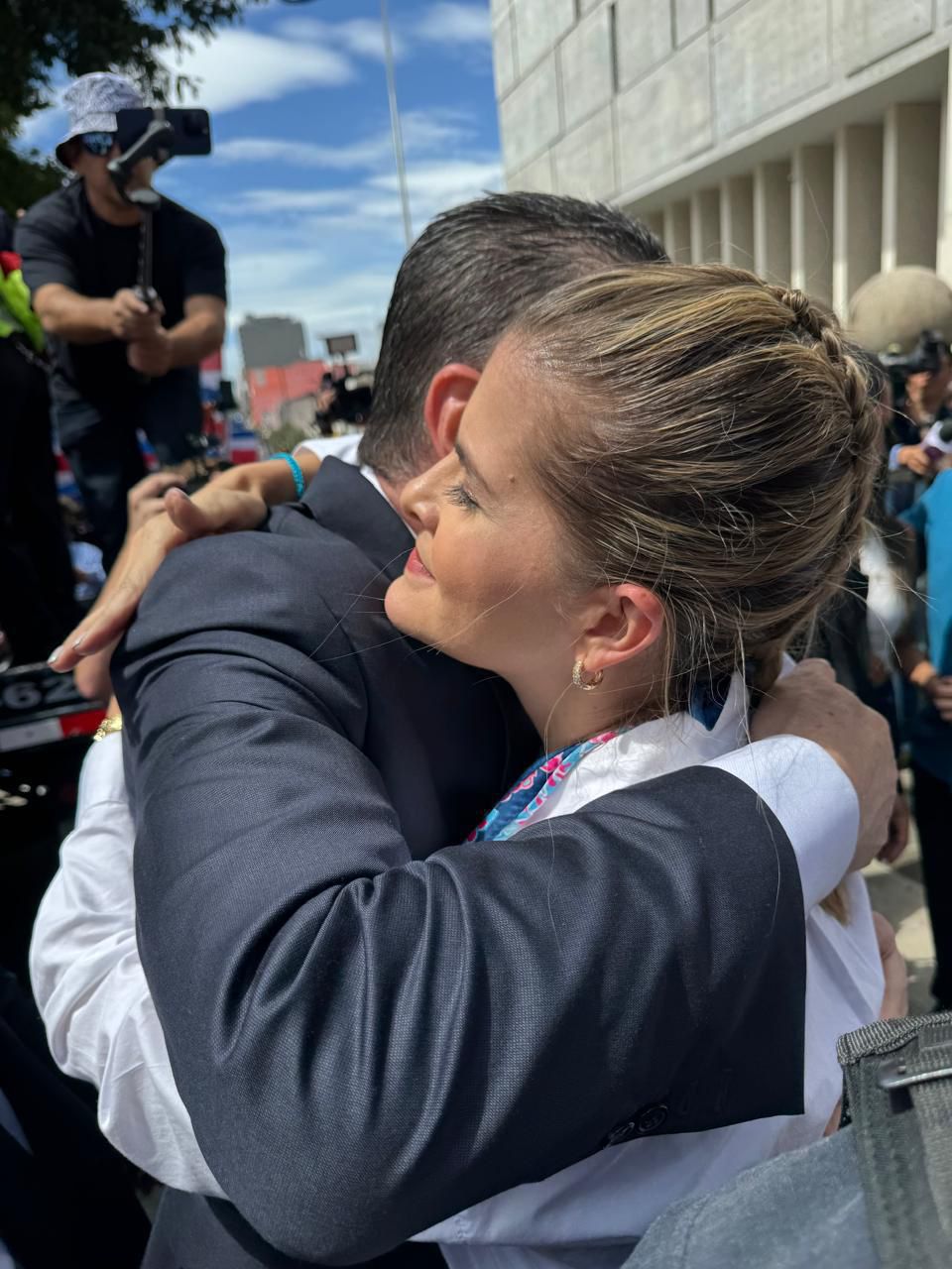 "Laura Fernández se pronuncia en favor de Rodrigo Chaves en representación del pueblo costarricense."