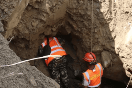 nepal-rescate-tuneles-hidroelectricos-inundacion-glaciar