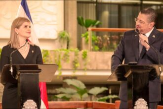 “¿RECORTE EN FEES?” — LAURA FERNÁNDEZ EXIGE “REDUCCIÓN SIGNIFICATIVA” ⚡