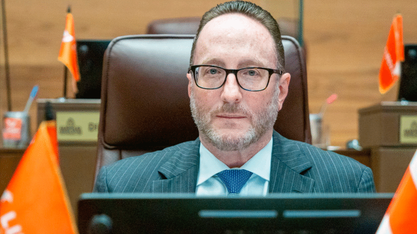 Eliécer Feinzaig se recupera tras cirugía en el Hospital Metropolitano.