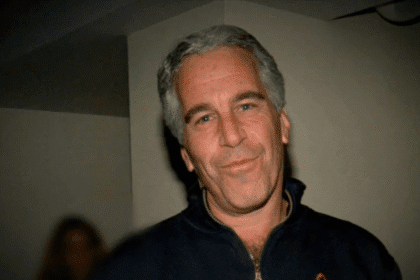 美国国会公开爱泼斯坦档案引发透明度争议的新闻图示