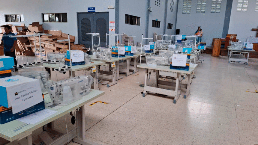 Imagen de Manos que Transforman con entrega de equipo en Pérez Zeledón