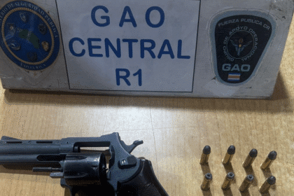 Evidencia de droga, armas y chaleco balístico decomisados durante la Operación Tolerancia Cero al sur de San José