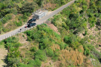 Agentes del OIJ trabajando en zona montañosa donde se hallaron restos óseos en Aserrí