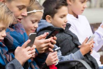 法国讨论未成年人社交网络禁令