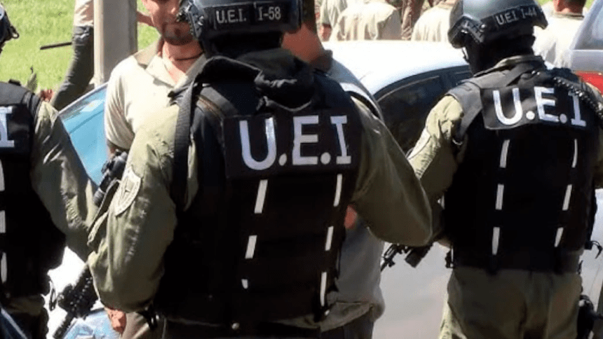 director de la UEI, y la comunicadora Estela Chinchilla