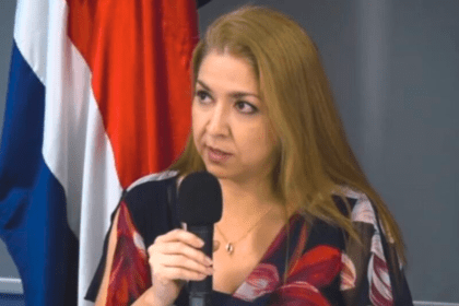 Mary Munive en conferencia de prensa