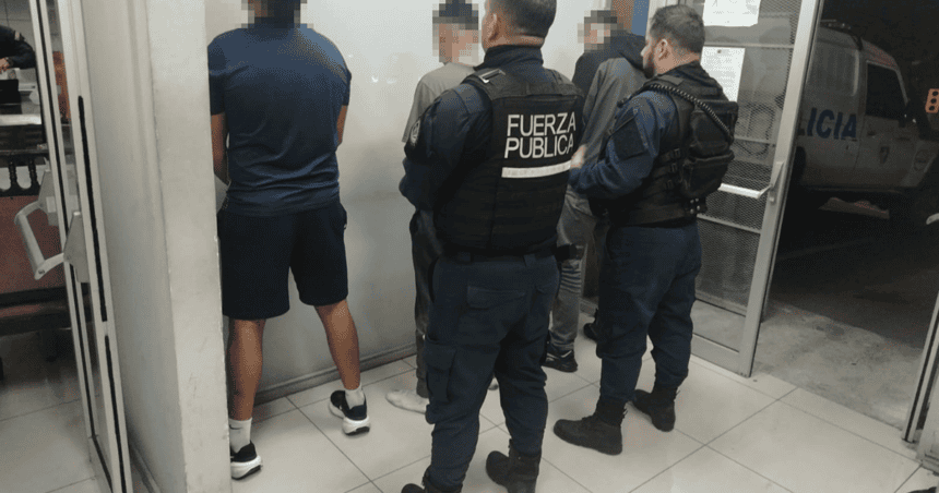 ¡Rescate de infarto! Policía halla a hombre secuestrado en cajuela