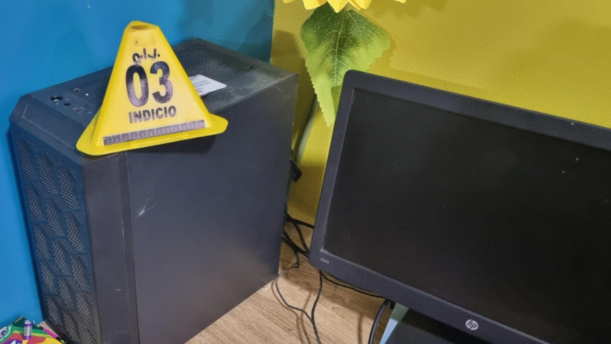 Agentes del OIJ durante allanamientos en CCSS