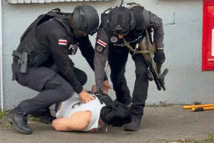 Agentes del OIJ durante allanamiento por caso de fraude informático bancario.