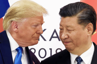Trump anuncia arancel del 100 % a China durante conferencia en Washington.