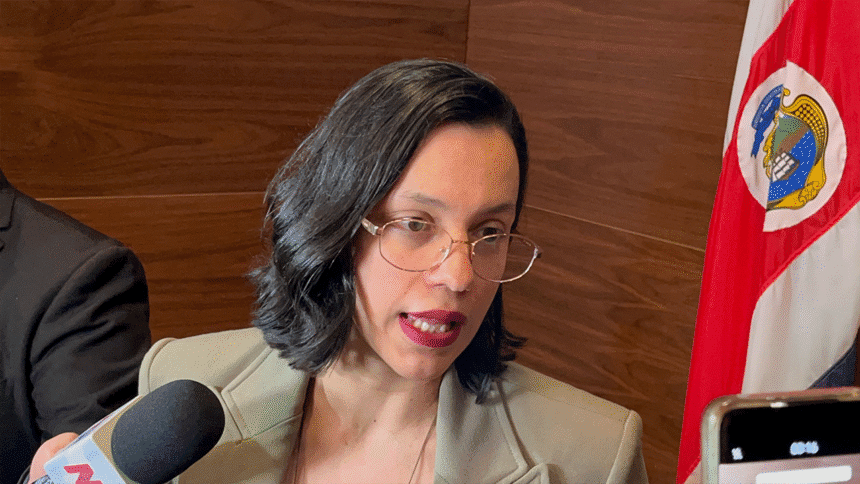 Sofía Guillén en el Plenario Legislativo