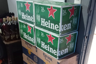 Fuerza Pública de Costa Rica revisa un vehículo en Coto Brus