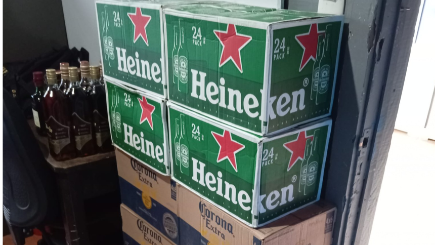 Fuerza Pública de Costa Rica revisa un vehículo en Coto Brus