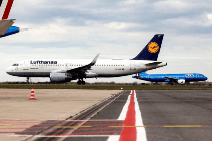 viajar en avión: pasajeros abordando un avión en 2026