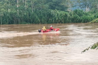 río, Sixaola, rescate, Cruz Roja, Bomberos, emergencia, crecida de ríos, Talamanca, prevención, Costa Rica