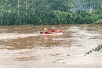 río, Sixaola, rescate, Cruz Roja, Bomberos, emergencia, crecida de ríos, Talamanca, prevención, Costa Rica