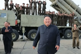 Kim Jong Un supervisa prueba de misiles antiaéreos