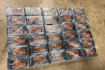 PCD decomisa cocaína y equipo para vuelos ilícitos cerca del aeropuerto Daniel Oduber