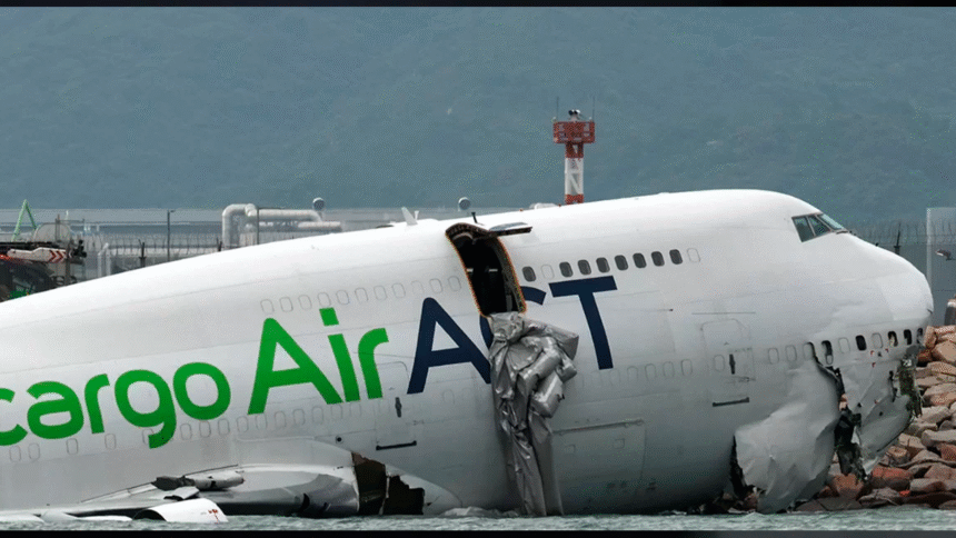 Accidente de avión de carga en Hong Kong tras aterrizaje fallido.