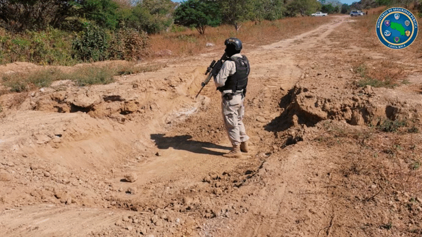 Imagen de pista ilegal en Bagaces inhabilitada