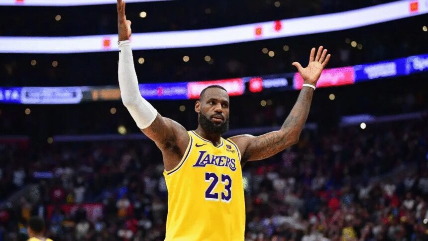 詹姆斯退役时间未定