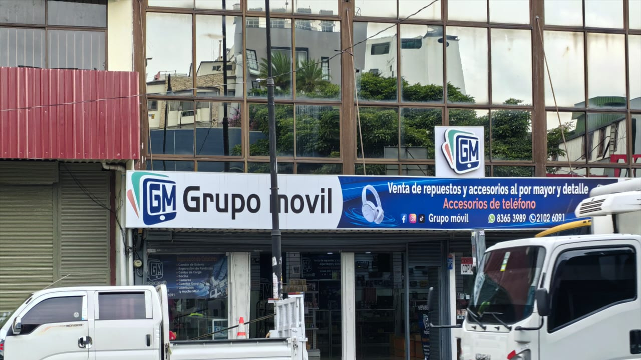 Agentes del OIJ durante allanamiento del Caso Wallet en Barrio Chino.