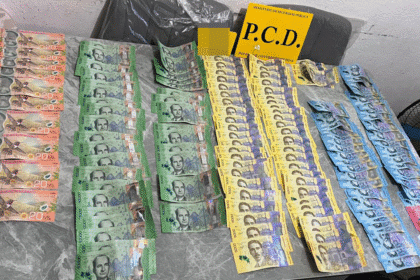 Agentes de la PCD durante allanamiento en Pococí y San José por ventas de drogas.