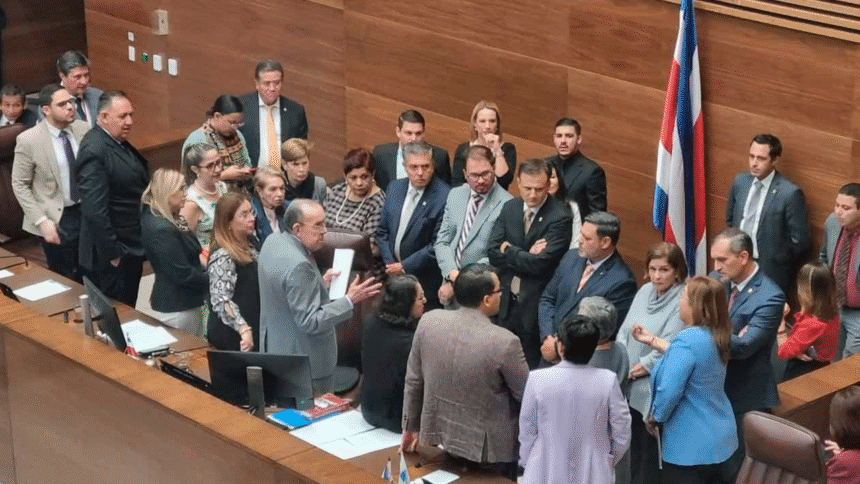 diputados defienden al TSE en Asamblea Legislativa