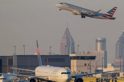 美国政府关门危机威胁感恩节期间航班运行 图片