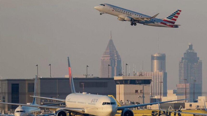 美国政府关门危机威胁感恩节期间航班运行 图片