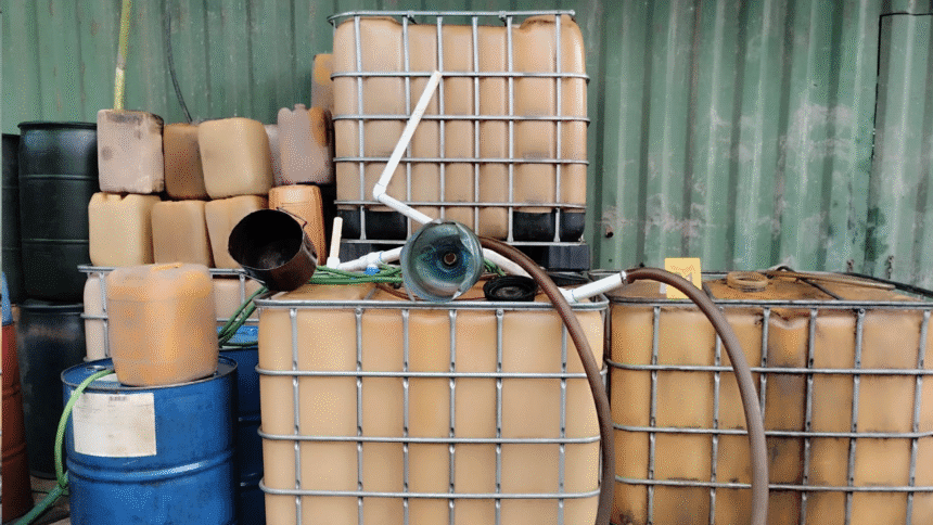 Imagen de robo de combustible en Orotina durante allanamiento