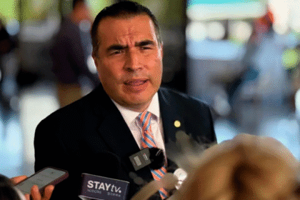 Imagen de subasta de frecuencias criticada por Fernando Zamora