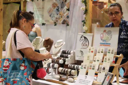 Imagen de Mercadito Navideño Salud en CENAC