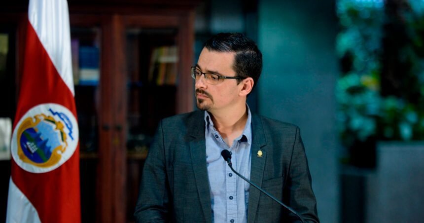 ¡Fuerte crítica de José María Villalta! Tacha de "burla" los argumentos salariales de diputados en la Asamblea
