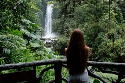 Turismo en Costa Rica crece 10.3% en enero 2026