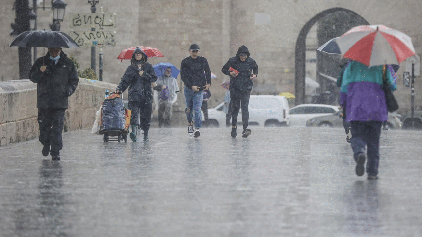 Aguaceros fuertes con tormenta