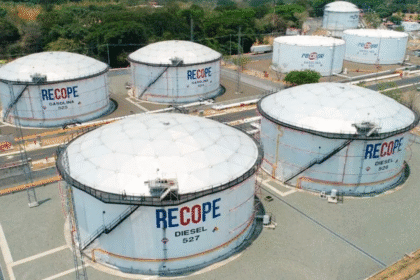 Imagen de ahorro en combustibles logrado por Recope