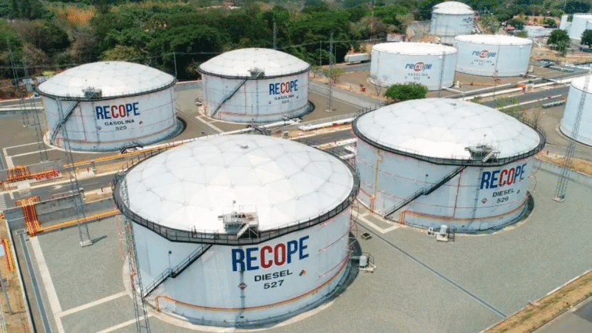 Imagen de ahorro en combustibles logrado por Recope