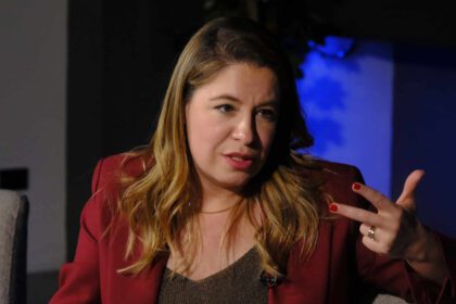 Dobles es abucheada de nuevo en Esparza durante gira del PAC