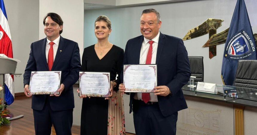 Elecciones: Laura Fernández recibe credenciales como Presidenta