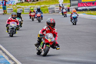 Pilotos del AMA Superbike Castrol Activo 2025 compiten en el circuito P1 Speedway.